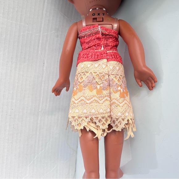 Disney Princess 14” singing/talking Moana Toddler Doll  with light up necklace - Picture 6 of 12